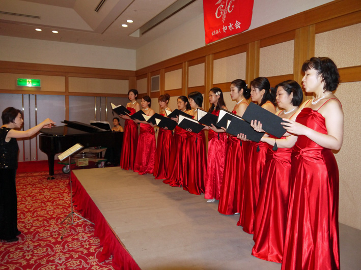 「クール百音」写真特集、美しく華やかに（9・30鎌倉芸術館）_c0014967_1844345.jpg