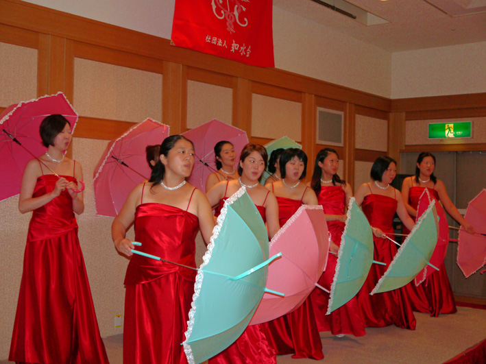 「クール百音」写真特集、美しく華やかに（9・30鎌倉芸術館）_c0014967_1845876.jpg