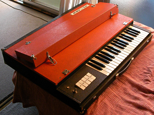 RMI Lark Combo Organ メンテナンス1_e0045459_9131586.jpg