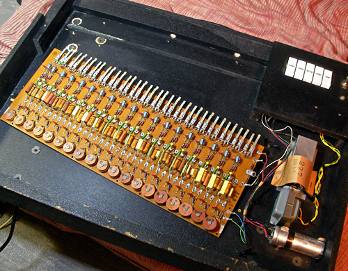 RMI Lark Combo Organ メンテナンス1_e0045459_9243273.jpg