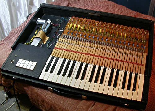 RMI Lark Combo Organ メンテナンス1_e0045459_931437.jpg