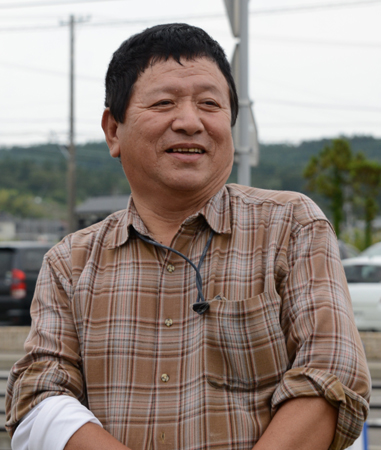 あなたの電気料金で4870人の村に40億円のサッカー場オープン_e0171573_2214381.jpg