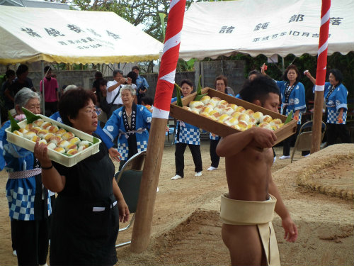 平成２４年 諸鈍集落豊年祭並びに敬老会　土俵入り_e0028387_1941922.jpg