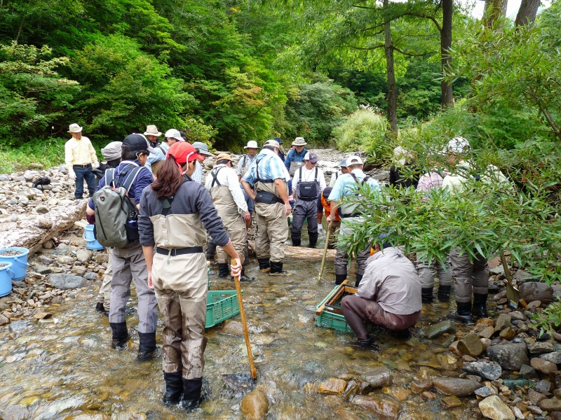 奥只見の魚を育てる会　人工産卵床造成_d0205917_19135050.jpg