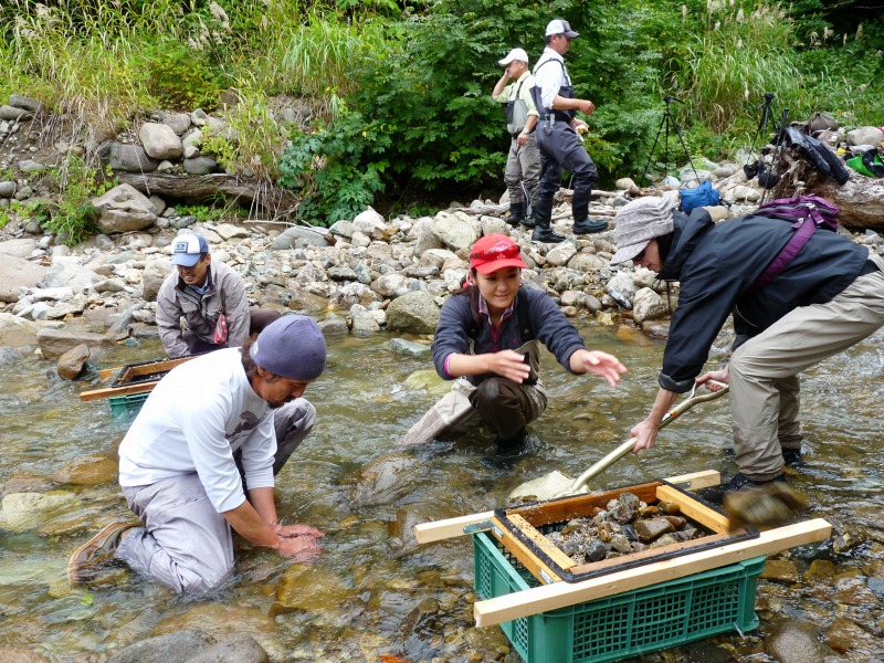 奥只見の魚を育てる会　人工産卵床造成_d0205917_19143070.jpg