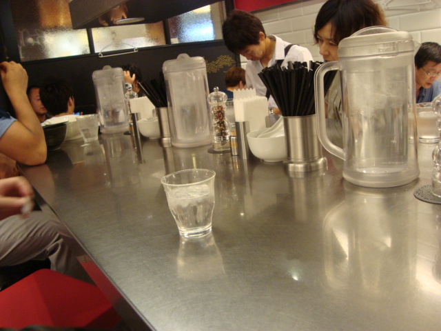 東京「麺処 ほん田」へ行く。_f0232060_034814.jpg