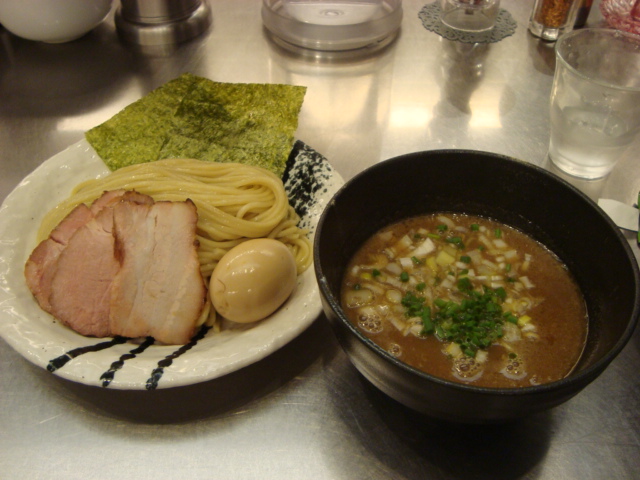 東京「麺処 ほん田」へ行く。_f0232060_0355139.jpg