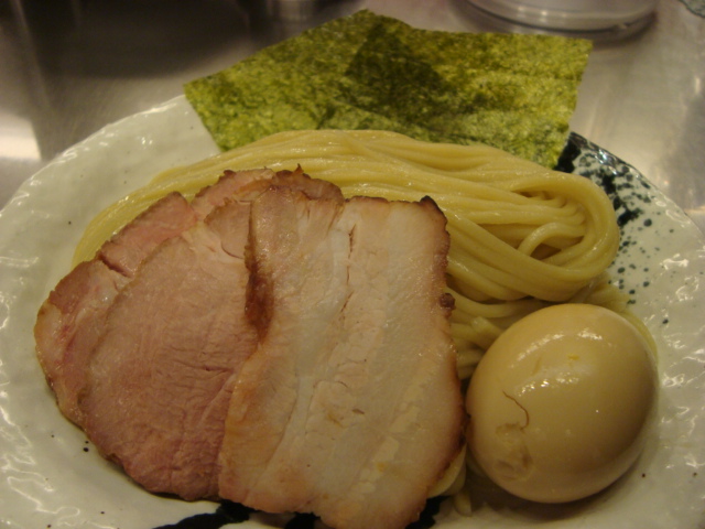 東京「麺処 ほん田」へ行く。_f0232060_0374723.jpg