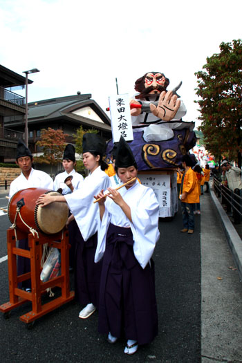 粟田神社 大祭2_e0048413_1944396.jpg
