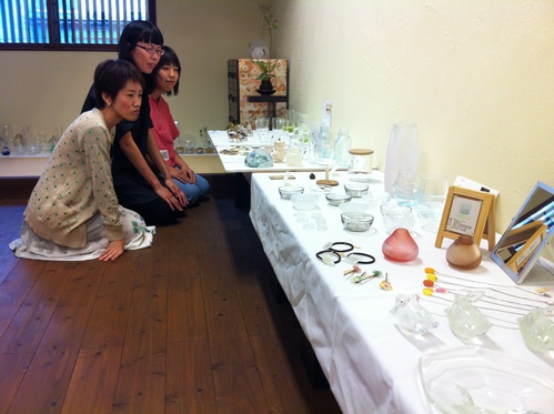 東日本大震災のチャリティ展-「ぼくたちにできること」_b0151262_1017670.jpg
