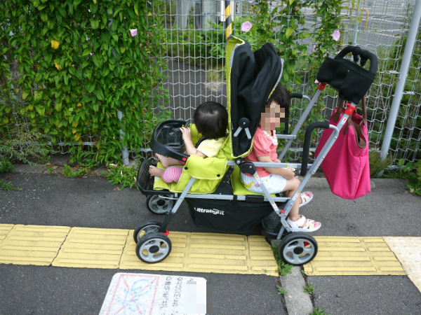 二人乗り用ベビーカー（Joovy Caboose）の感想_a0150364_9581811.jpg