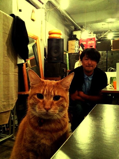 \"ギタリストと猫\"ってこんなこと。_c0140560_13223844.jpg