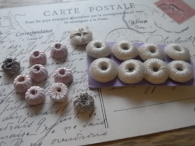 糸ボタン : Doily