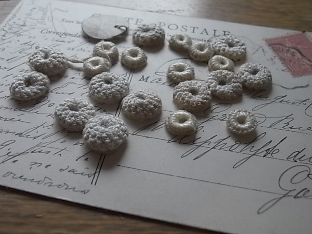 糸ボタン : Doily