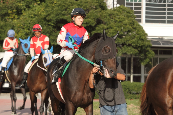 別府真司調教師、地方競馬通算1300勝達成！！_a0077663_15242338.jpg