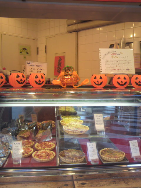 『ハロウインにカボチャキッシュはいかが?』_a0075684_0464634.jpg