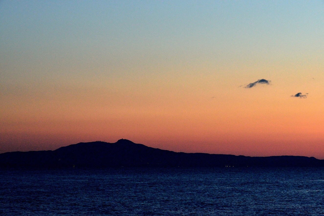 夕　焼　け　雲　　　　と　　　　男　鹿　半　島_f0205287_10425938.jpg