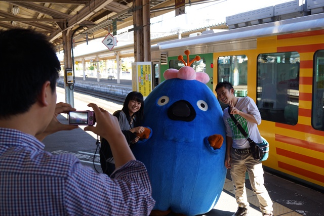 十二湖「青池」の秋・・・十二湖と青池の旅、白神山系の青池、リゾート列車あすなろと「いくべえ君」_d0181492_22145629.jpg