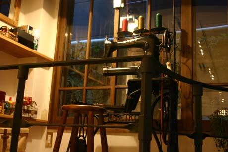 ネイビーブルーの漆喰_e0074935_16344048.jpg