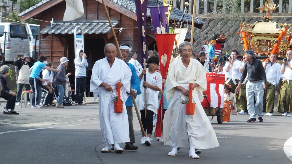 六社神社の御くだり_b0136771_16561058.jpg