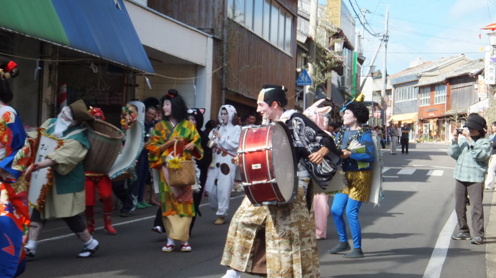 六社神社の御くだり_b0136771_1714762.jpg