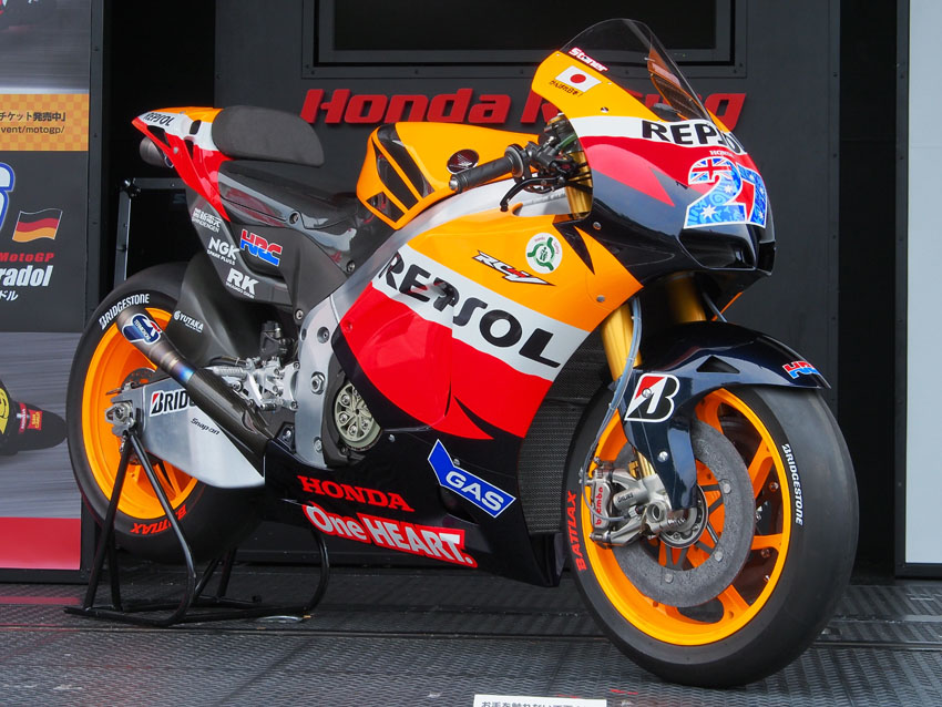 HONDA RC212V  ～究極のフォーミュラマシン～_d0244687_2111547.jpg