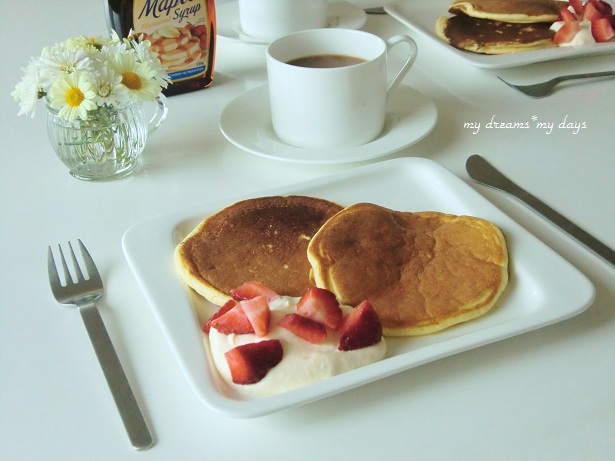 スフレパンケーキで朝ごはん＆型抜きミルククッキー＆今日のお弁当_d0181213_8474358.jpg