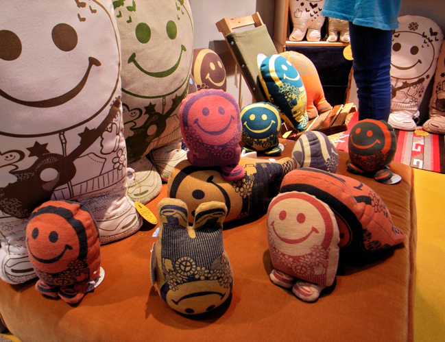 Smile Pillow \"Kids\" & \"Junior\" / JOINT CREATION_c0222907_181816.jpg