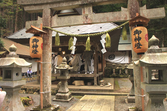 日吉神社 矢代田楽_e0048413_21131551.jpg