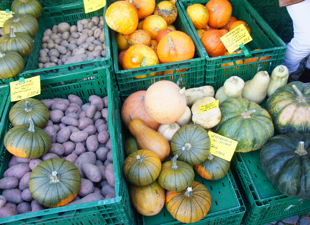 土曜日、秋晴れ!まずはMarkt!_c0180686_20115617.jpg