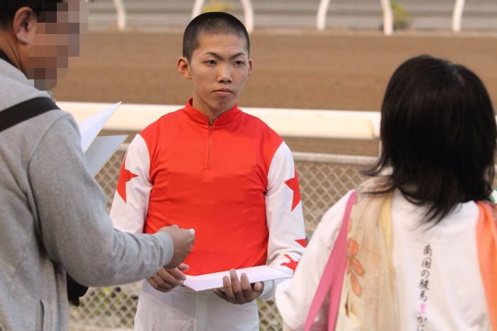 船橋競馬所属の山頭信義騎手と山中悠希騎手 紹介式_a0077663_8424556.jpg