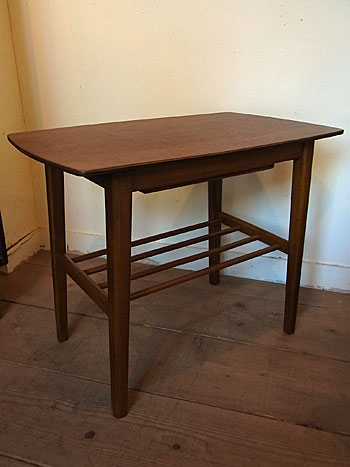 side table_c0139773_1831563.jpg