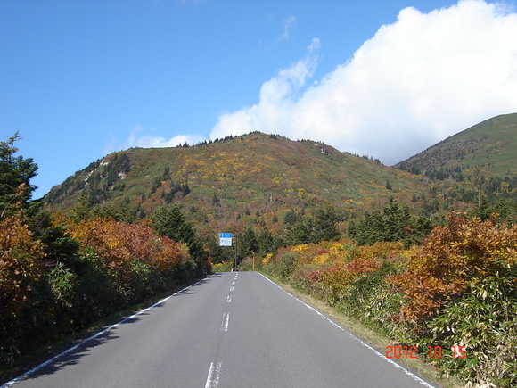 八甲田の紅葉は見頃を迎えています_a0188775_13383086.jpg