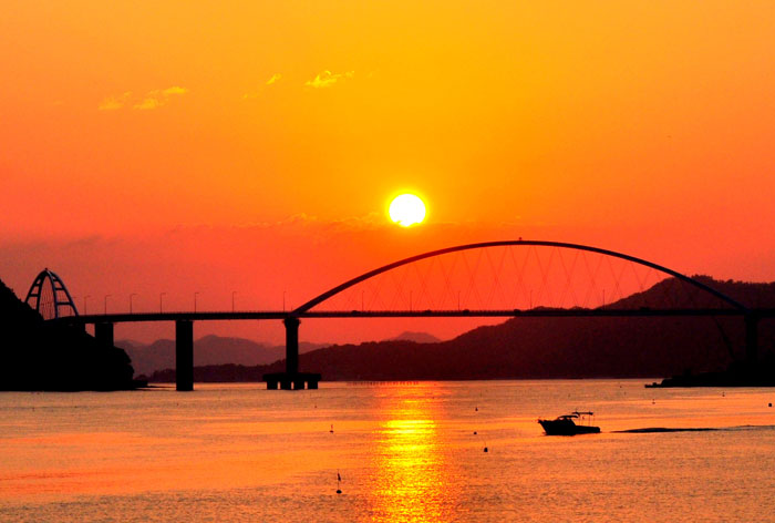 夕焼けの内海大橋 もぐらのひるね