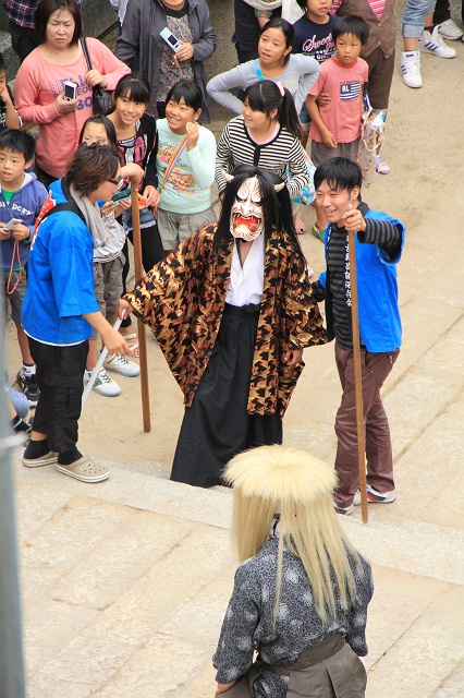 海田・熊野神社　秋季例大祭　鬼の階段上_b0095061_11294345.jpg