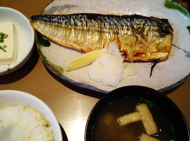 かつ丼とさばの塩焼き定食のランチ_e0126576_17484225.jpg