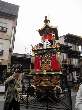 予定外だった嬉しい高山祭り見物♪_a0105023_1712155.jpg