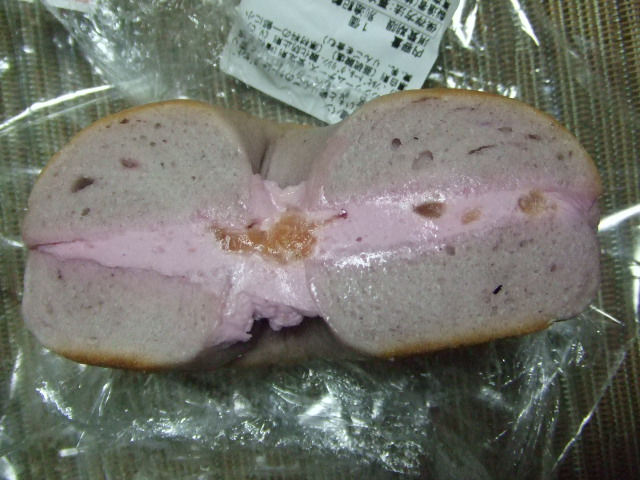 ジュノエスク 紅いもと蜜りんごのクリームチーズサンド_f0076001_23164742.jpg