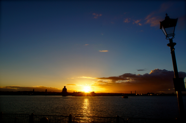 sunset over mersey..._f0057849_034892.jpg