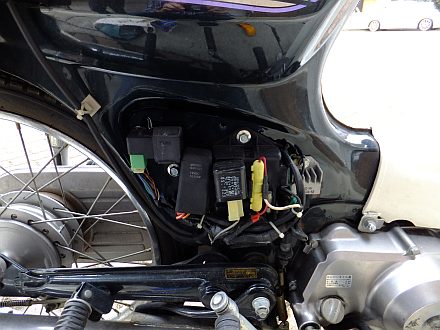スーパーカブ バッテリー交換 青いそらの下で スーパーカブ バッテリー交換 青いそらの下で
