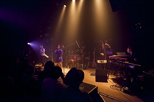 超絶テクニックで人気難解ボカロ曲を 再構築 有形ランペイジ レコ発ライブで4万人が異様な大合唱 エキサイトアニメニュース 超絶テクニックで人気難解ボカロ曲を 再構築 有形ランペイジ レコ発ライブで4万人が異様な大合唱 エキサイトアニメニュース