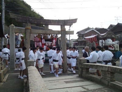 平成24年度潮崎神社例大祭　２０（ﾂﾄﾞｯｻﾝ華代お願いかと思えばﾄｲﾚ4回以上）_f0085979_13443167.jpg