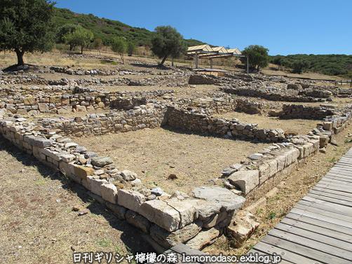 古代ゾネのアンフォラのたくさんある家_c0010496_1812012.jpg