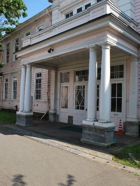 函館遺愛女子中学・高校学校本館・宣教師館(函館の建築再見)_f0142606_1712624.jpg