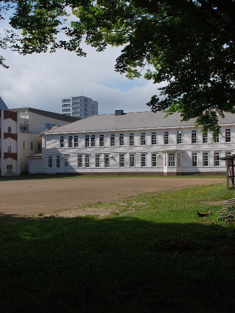 函館遺愛女子中学・高校学校本館・宣教師館(函館の建築再見)_f0142606_17135029.jpg