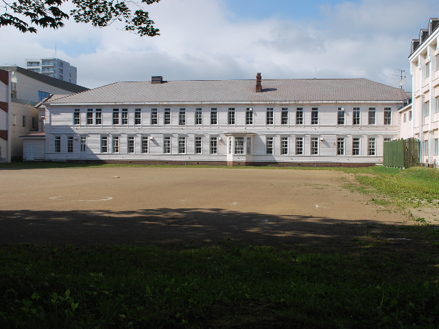 函館遺愛女子中学・高校学校本館・宣教師館(函館の建築再見)_f0142606_17144541.jpg