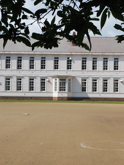 函館遺愛女子中学・高校学校本館・宣教師館(函館の建築再見)_f0142606_1715765.jpg