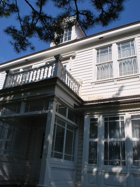 函館遺愛女子中学・高校学校本館・宣教師館(函館の建築再見)_f0142606_17265753.jpg