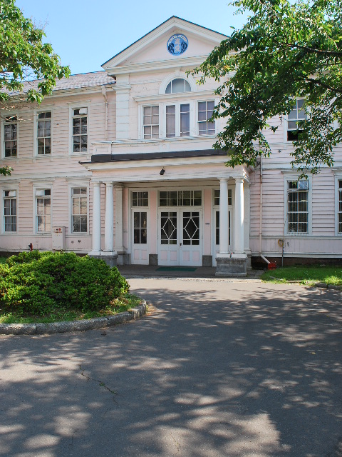 函館遺愛女子中学・高校学校本館・宣教師館(函館の建築再見)_f0142606_1733724.jpg