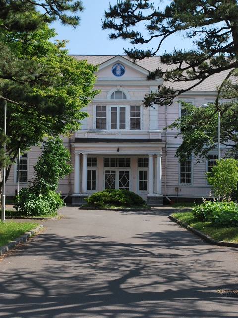 函館遺愛女子中学・高校学校本館・宣教師館(函館の建築再見)_f0142606_1751346.jpg